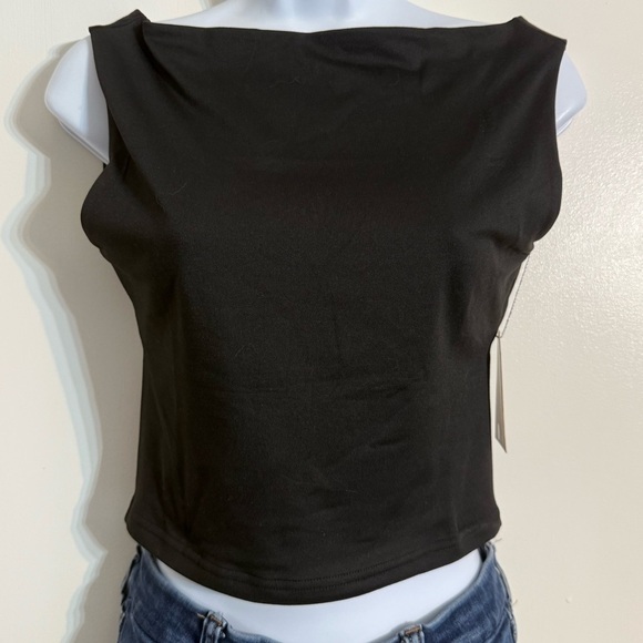 ReoRia Tops - NWT reoria medium backless crop  tank top size medium